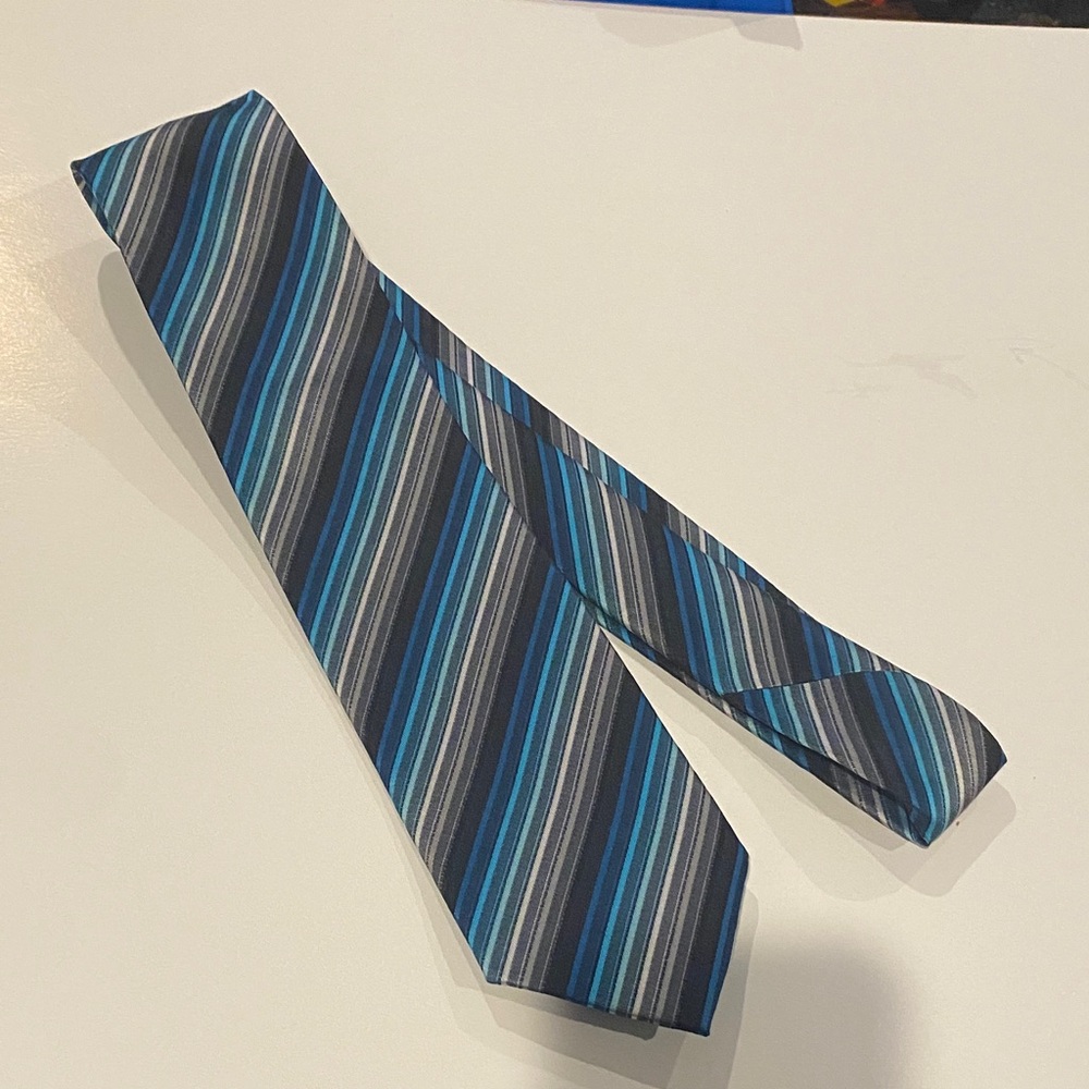 Croft & Barrow Men's Tie in Blue and Gray Stripes